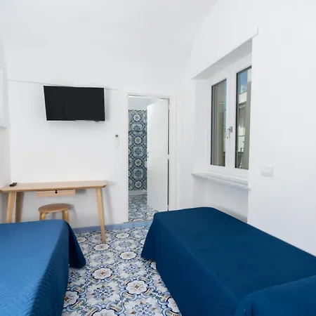 La Piazzetta Guest house 4*